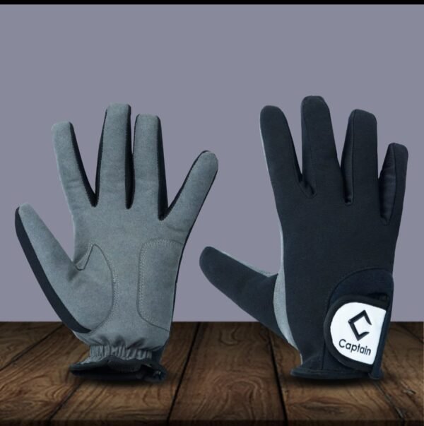 Cricket gloves